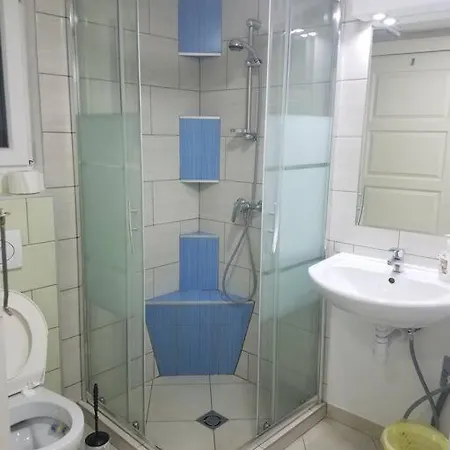 Апартаменты Big Cozy - Skyfall 3 Bdrm 6 Beds 1&half Baths *